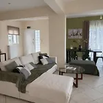 Villa Luxury Seaview 3bdr Maisonette-100m To