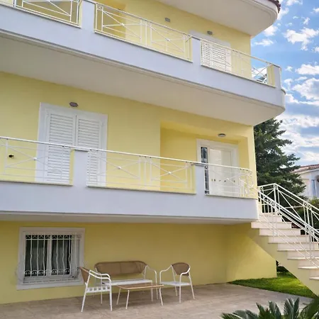 Luxury Seaview 3bdr Maisonette-100m To Villa