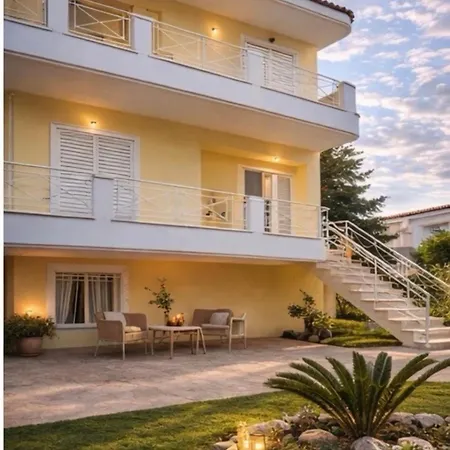 Luxury Seaview 3bdr Maisonette-100m To Villa